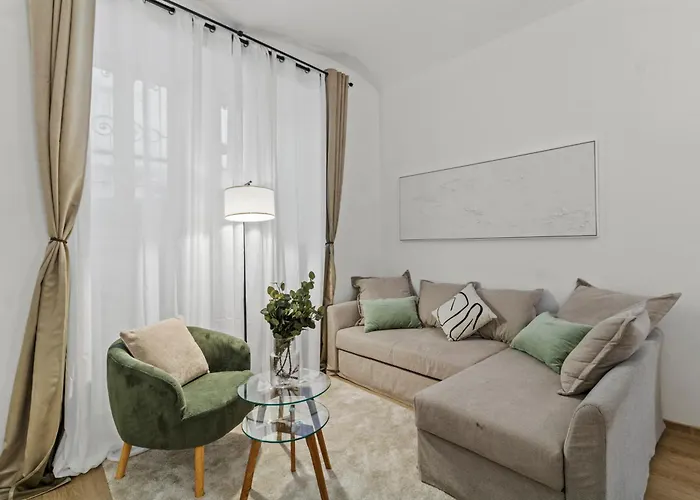 Long Term I 2 Min To U1 Columbusplatz I High Speed Wifi * Vienna