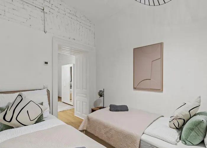 Long Term I 2 Min To U1 Columbusplatz I High Speed Wifi Apartment *