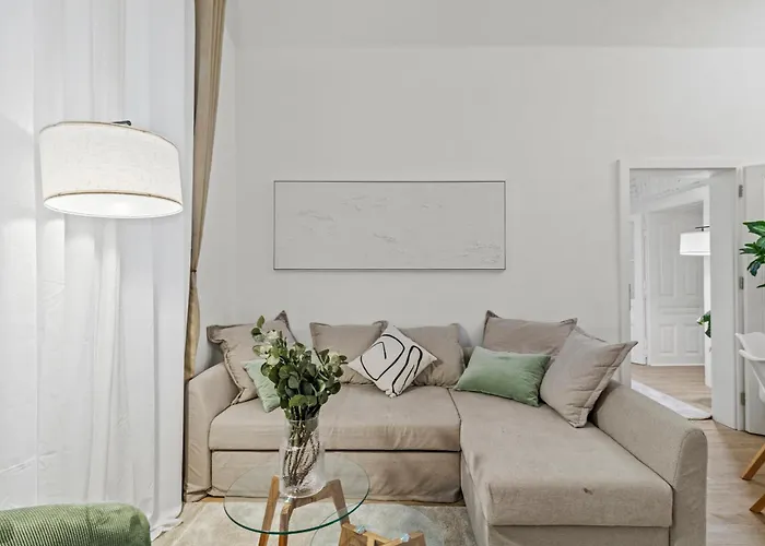 Long Term I 2 Min To U1 Columbusplatz I High Speed Wifi Apartment *