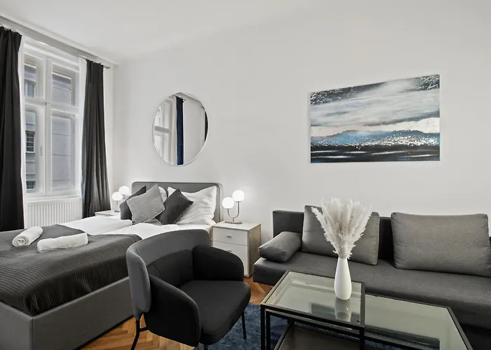 Long Term I 2 Min To U1 Columbusplatz I High Speed Wifi Vienna