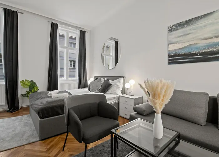 Long Term I 2 Min To U1 Columbusplatz I High Speed Wifi Apartment