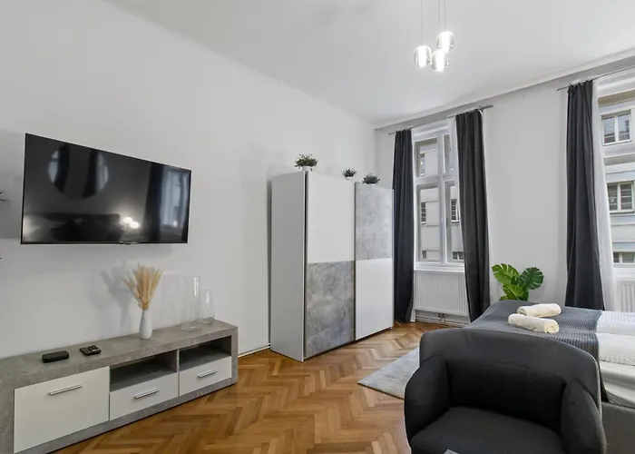 Apartment Long Term I 2 Min To U1 Columbusplatz I High Speed Wifi *