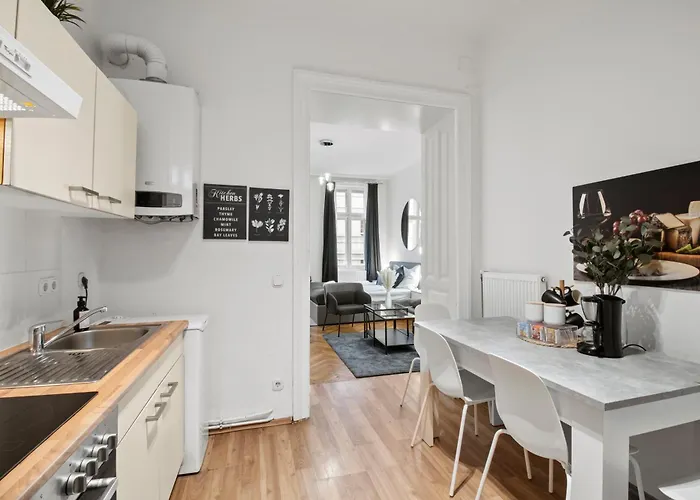 Apartment Long Term I 2 Min To U1 Columbusplatz I High Speed Wifi Vienna