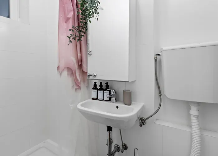 Apartment Long Term I 2 Min To U1 Columbusplatz I High Speed Wifi