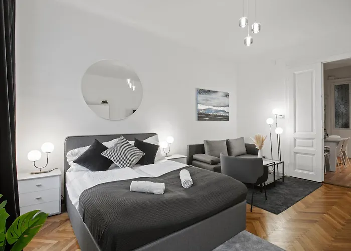Long Term I 2 Min To U1 Columbusplatz I High Speed Wifi Apartment *