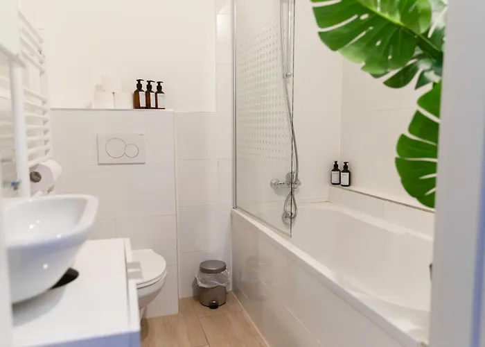 Apartment Long Term I 2 Min To U1 Columbusplatz I High Speed Wifi