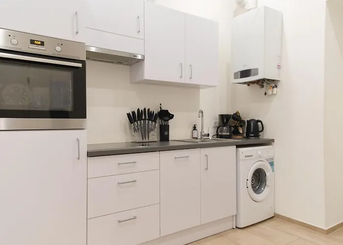 Apartment Long Term I 2 Min To U1 Columbusplatz I High Speed Wifi