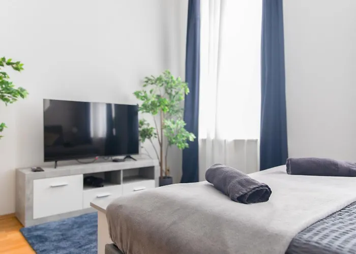 Long Term I 2 Min To U1 Columbusplatz I High Speed Wifi Apartment *