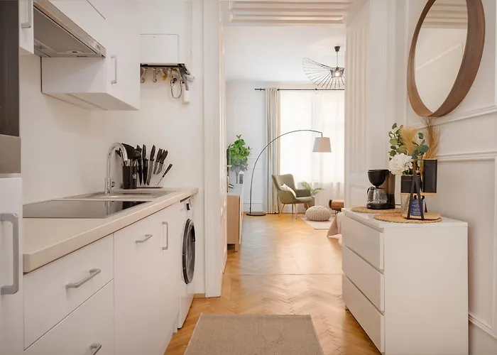 Long Term I 2 Min To U1 Columbusplatz I High Speed Wifi Apartment Vienna