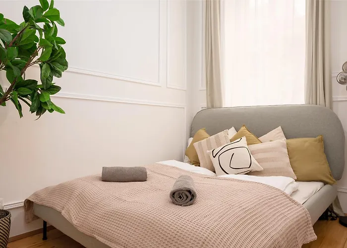 Apartment Long Term I 2 Min To U1 Columbusplatz I High Speed Wifi *