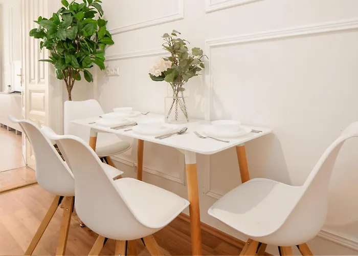 Apartment Long Term I 2 Min To U1 Columbusplatz I High Speed Wifi Vienna