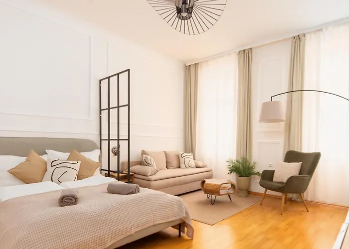 Long Term I 2 Min To U1 Columbusplatz I High Speed Wifi Vienna
