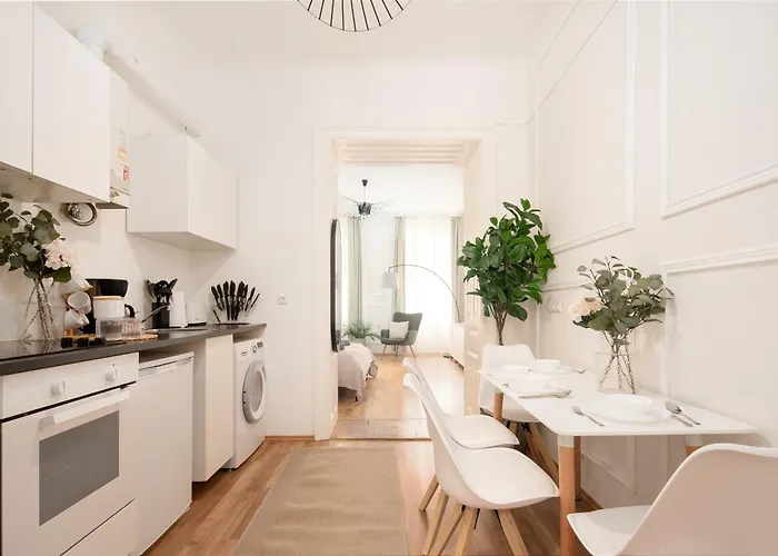 Apartment Long Term I 2 Min To U1 Columbusplatz I High Speed Wifi Vienna