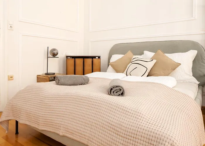Apartment Long Term I 2 Min To U1 Columbusplatz I High Speed Wifi