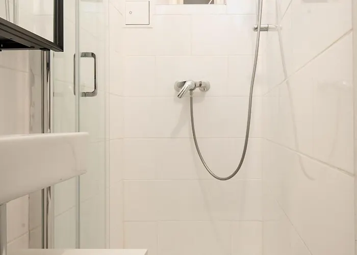 Apartment Long Term I 2 Min To U1 Columbusplatz I High Speed Wifi Vienna