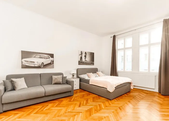 Long Term I 2 Min To U1 Columbusplatz I High Speed Wifi *