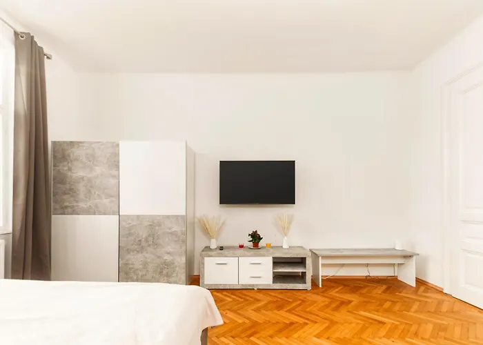 Long Term I 2 Min To U1 Columbusplatz I High Speed Wifi