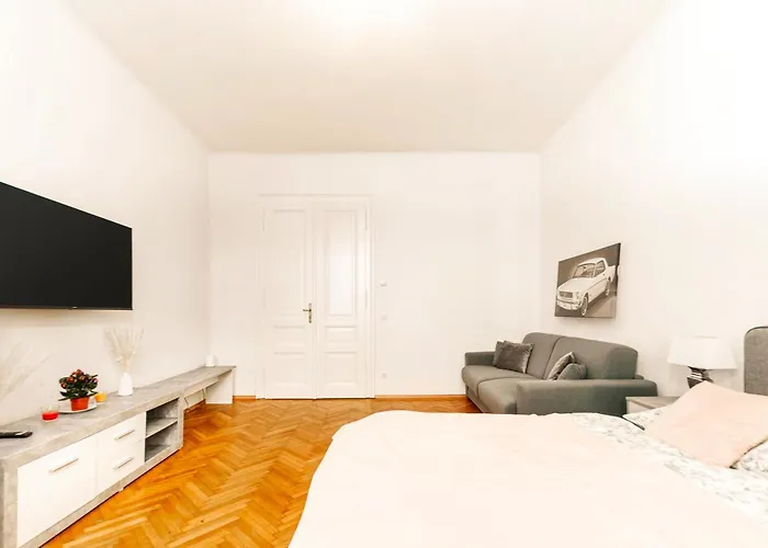 Apartment Long Term I 2 Min To U1 Columbusplatz I High Speed Wifi