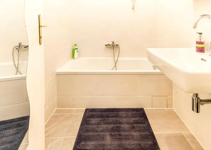 Apartment Long Term I 2 Min To U1 Columbusplatz I High Speed Wifi