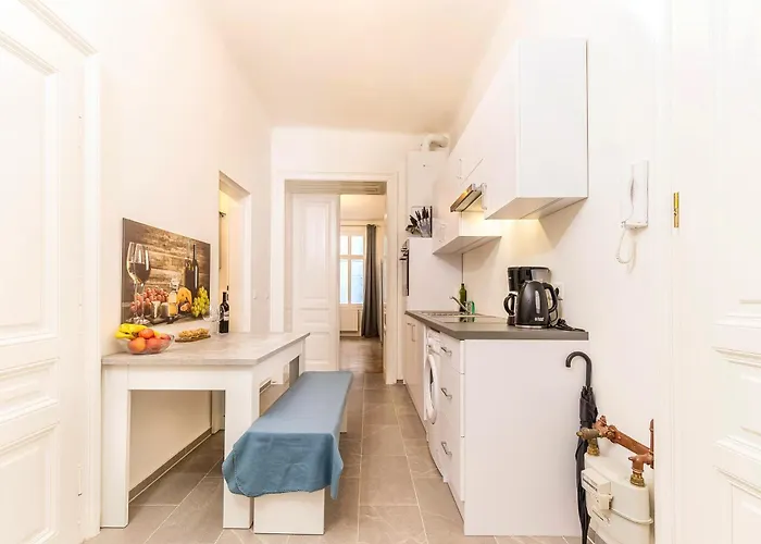 Apartment Long Term I 2 Min To U1 Columbusplatz I High Speed Wifi Vienna