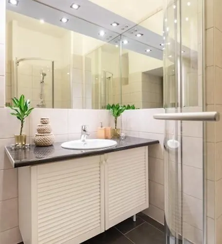 Apartment Long Term I 2 Min To U1 Columbusplatz I High Speed Wifi