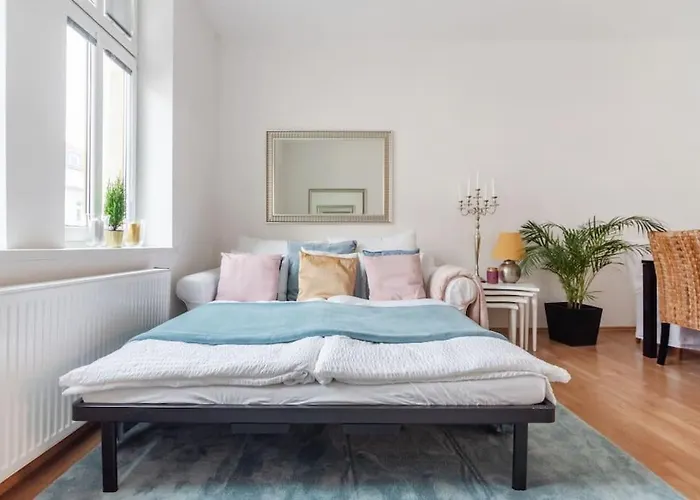 Long Term I 2 Min To U1 Columbusplatz I High Speed Wifi Vienna